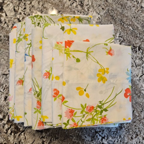 2 SETS OF FIELDCREST TWIN FLOWERED SHEETS W/ 2 PILLOWCASES & 1 EXTRA FLAT SHEET